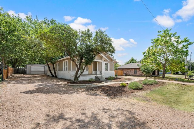 607 N Church Street, Pilot Point, TX 76258