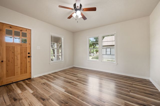 607 N Church Street, Pilot Point, TX 76258