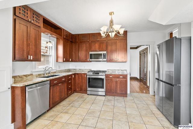 102 N 55 Street, Omaha, NE 68132