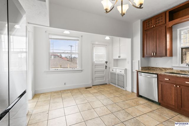 102 N 55 Street, Omaha, NE 68132