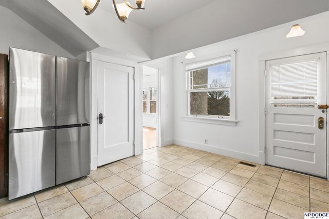 102 N 55 Street, Omaha, NE 68132