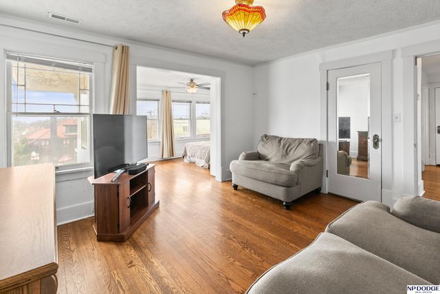 102 N 55 Street, Omaha, NE 68132