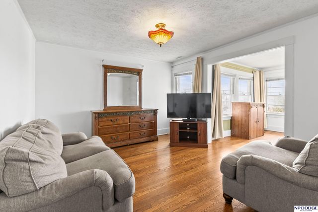 102 N 55 Street, Omaha, NE 68132