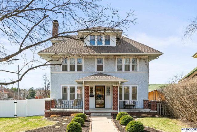 102 N 55 Street, Omaha, NE 68132