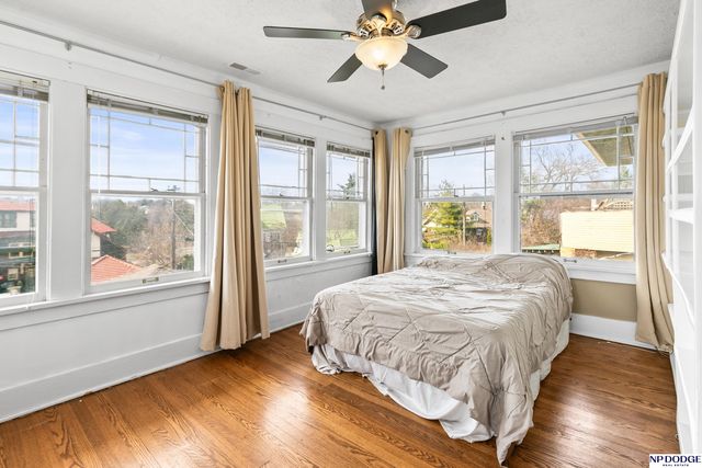 102 N 55 Street, Omaha, NE 68132