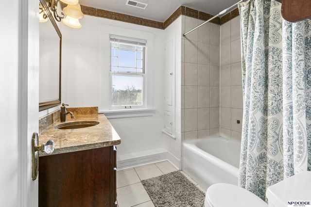 102 N 55 Street, Omaha, NE 68132