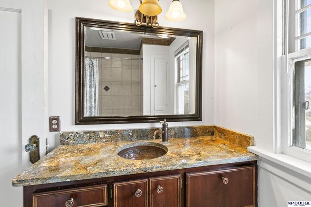 102 N 55 Street, Omaha, NE 68132