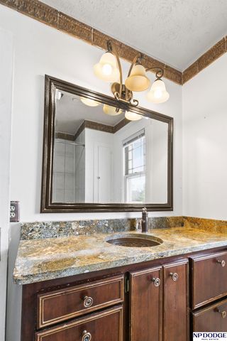 102 N 55 Street, Omaha, NE 68132