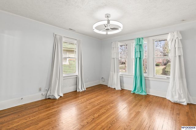 102 N 55 Street, Omaha, NE 68132