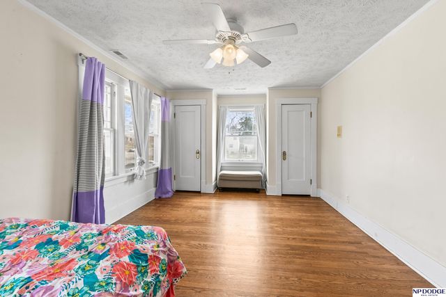 102 N 55 Street, Omaha, NE 68132