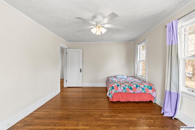 102 N 55 Street, Omaha, NE 68132