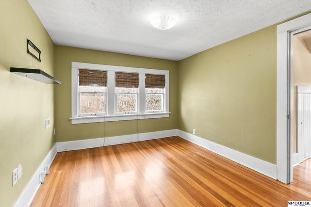 102 N 55 Street, Omaha, NE 68132