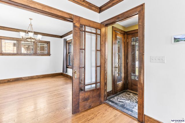 102 N 55 Street, Omaha, NE 68132