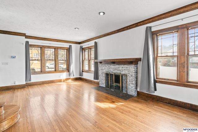 102 N 55 Street, Omaha, NE 68132