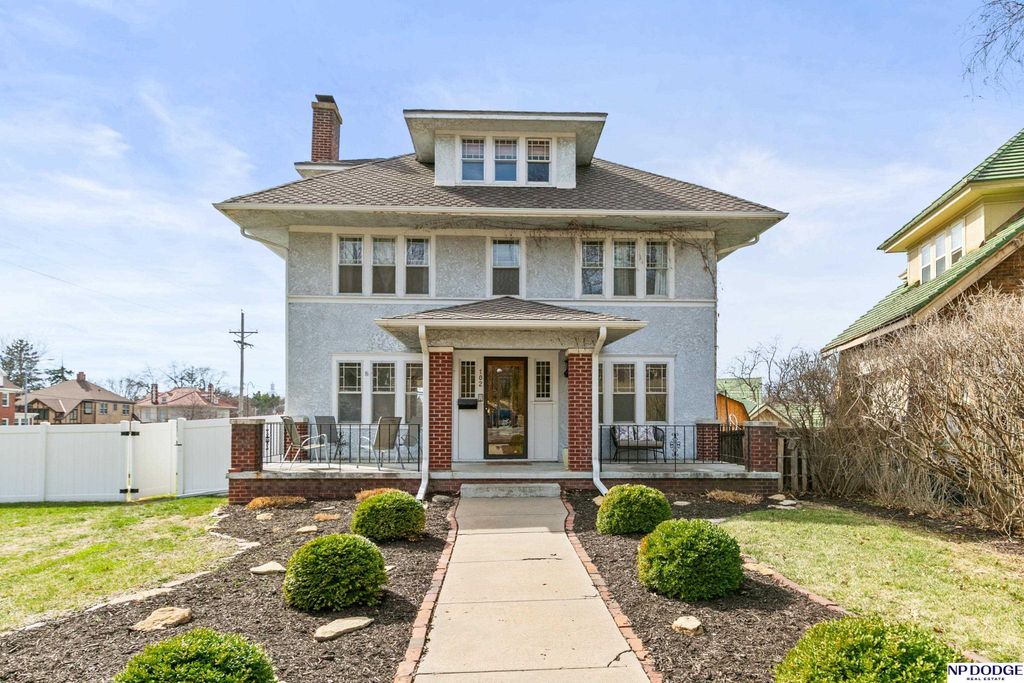102 N 55 Street, Omaha, NE 68132