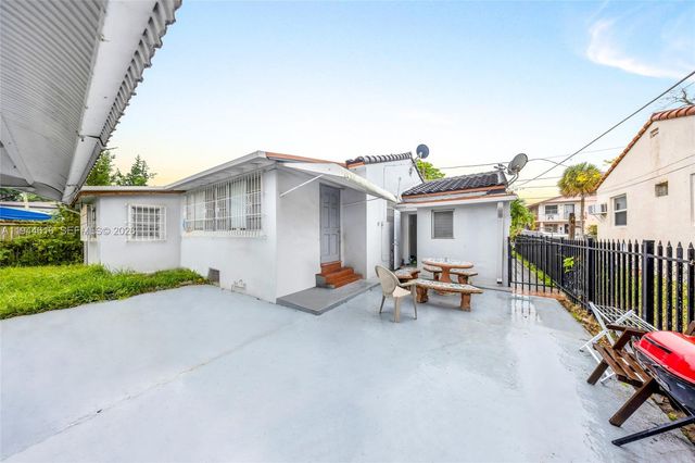 943 SW 9th Ave, Miami, FL 33130