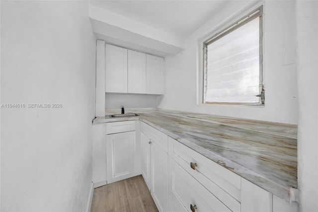 943 SW 9th Ave, Miami, FL 33130