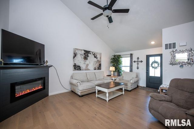 4010 W Fiona Way, Dunlap, IL 61525