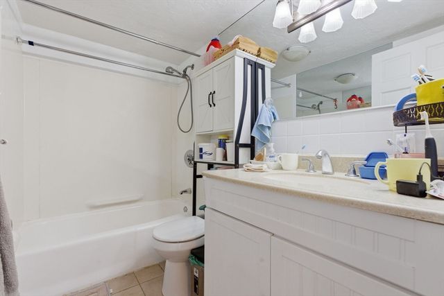 164 Galen St 15, Watertown, MA 02472