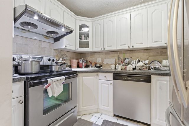 164 Galen St 15, Watertown, MA 02472