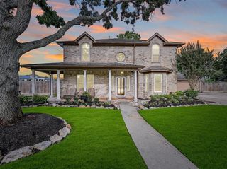 411 Golden Leaf Drive, Friendswood, TX 77546