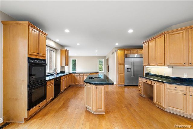 3725 Mountain Laurel Court, Oakland Charter Township, MI 48363