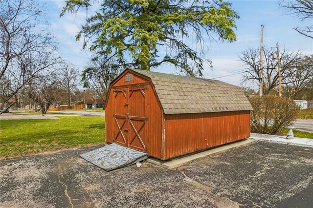 4415 Sterling Avenue, Kansas City, MO 64133