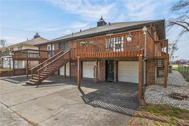 4415 Sterling Avenue, Kansas City, MO 64133