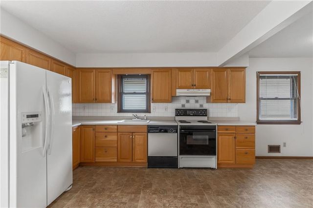 4415 Sterling Avenue, Kansas City, MO 64133