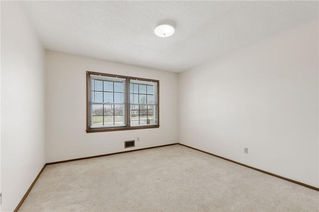 4415 Sterling Avenue, Kansas City, MO 64133