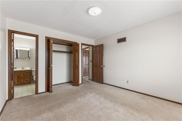 4415 Sterling Avenue, Kansas City, MO 64133