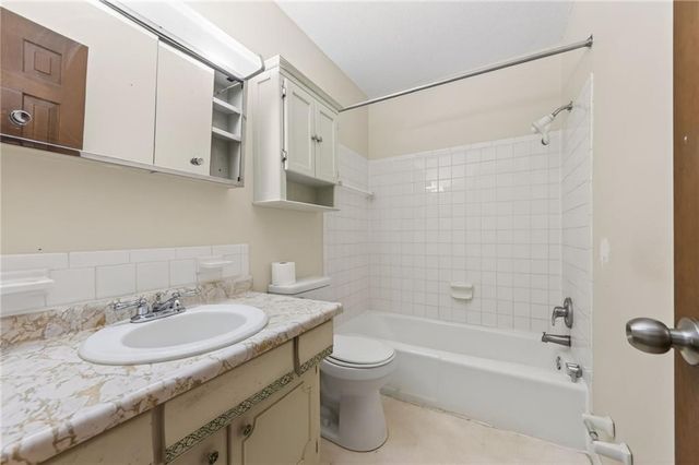 4415 Sterling Avenue, Kansas City, MO 64133