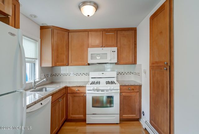 19 E Shore Way, Lavallette, NJ 08735