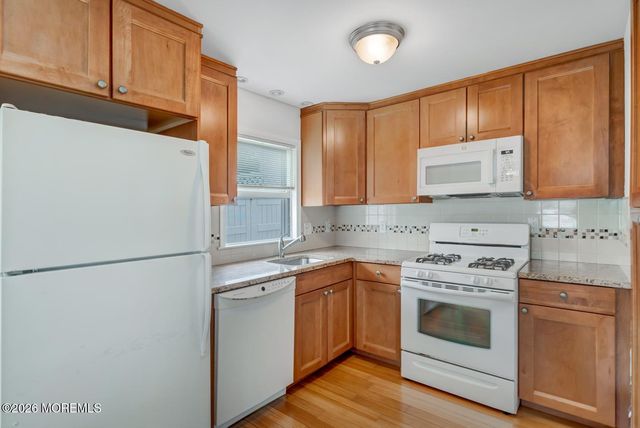19 E Shore Way, Lavallette, NJ 08735