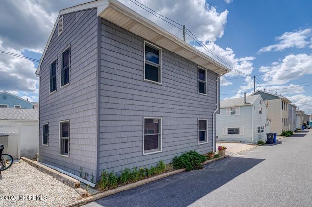 19 E Shore Way, Lavallette, NJ 08735