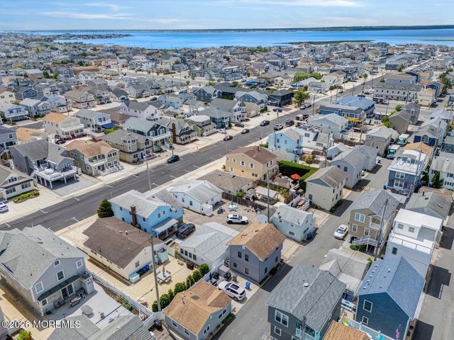 19 E Shore Way, Lavallette, NJ 08735