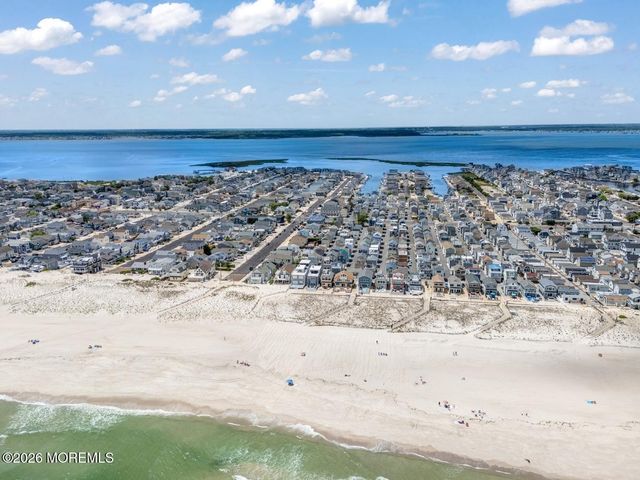 19 E Shore Way, Lavallette, NJ 08735