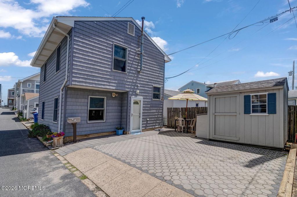 19 E Shore Way, Lavallette, NJ 08735