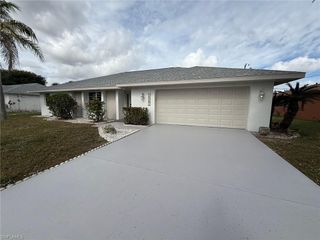 1719 SE 8th ST, Cape Coral, FL 33990