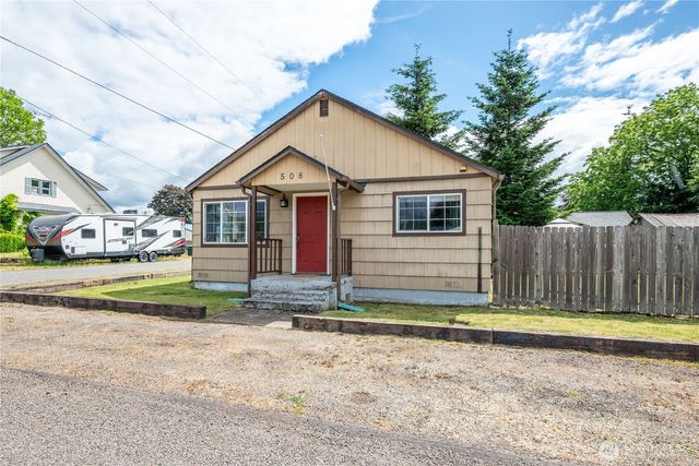 508 4th Avenue SW, Castle Rock, WA 98611