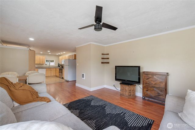 508 4th Avenue SW, Castle Rock, WA 98611