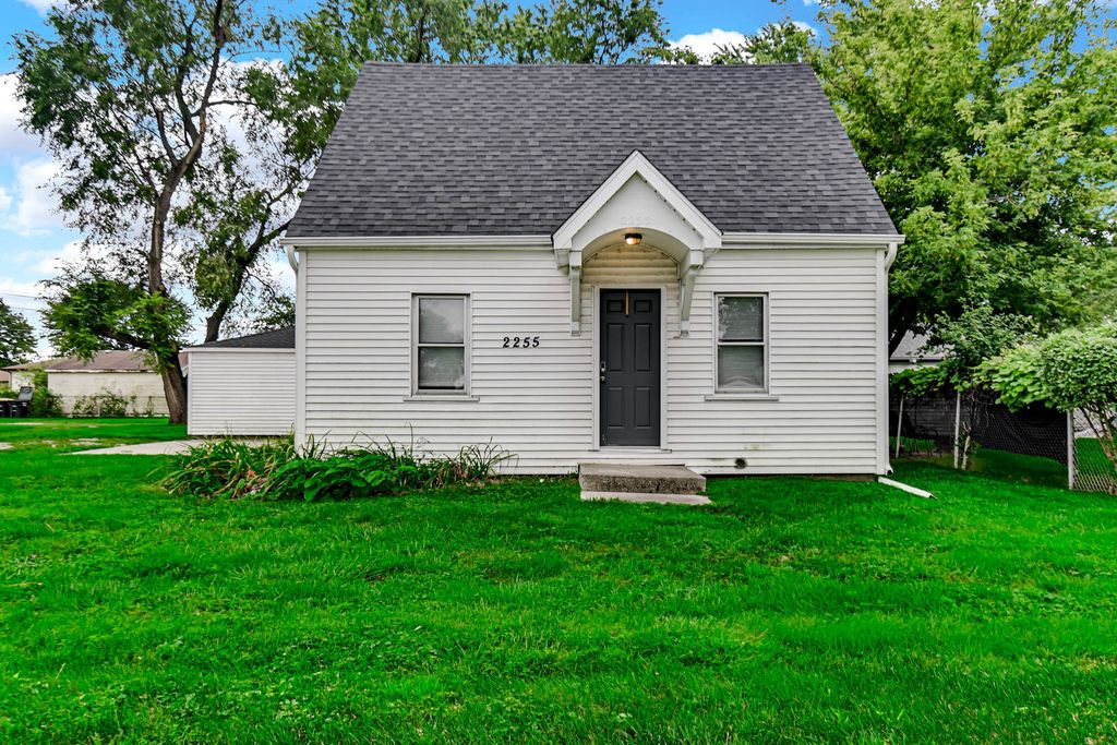 2255 176th Place, Lansing, IL 60438
