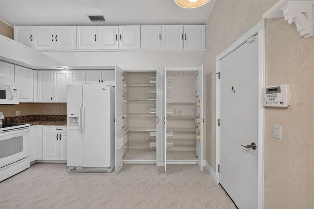 4431 FERN DRIVE 4431, Bradenton, FL 34208