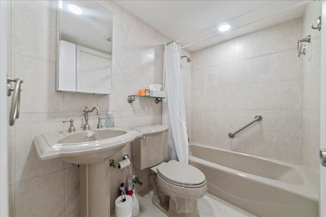 2864 NE 33rd Court 205, Fort Lauderdale, FL 33306