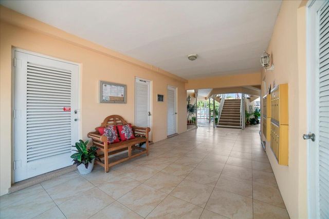 2864 NE 33rd Court 205, Fort Lauderdale, FL 33306