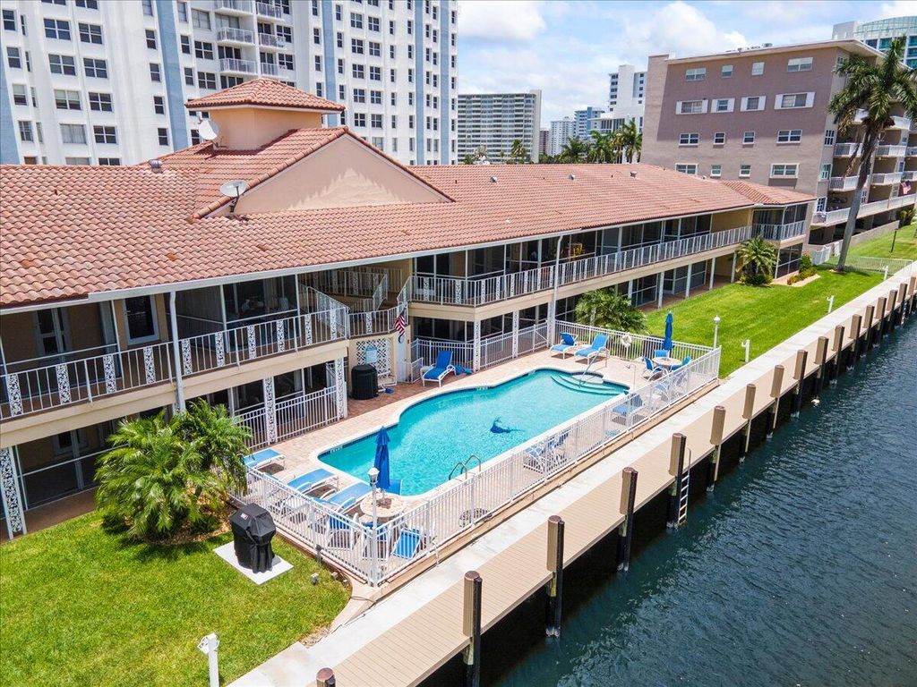 2864 NE 33rd Court 205, Fort Lauderdale, FL 33306