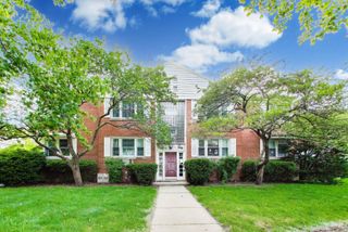 6600 N Ridge Boulevard 2, Chicago, IL 60626
