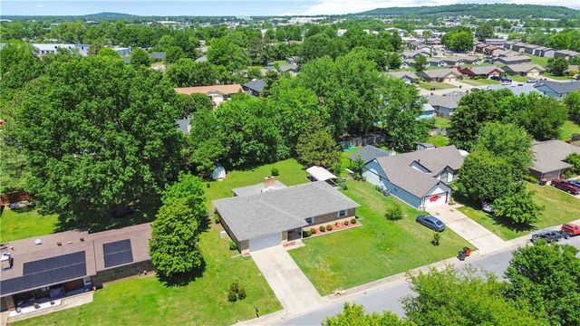 2006 Cardinal Drive, Springdale, AR 72764