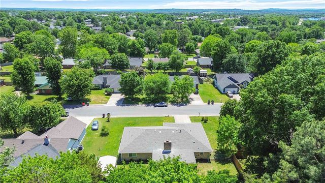 2006 Cardinal Drive, Springdale, AR 72764