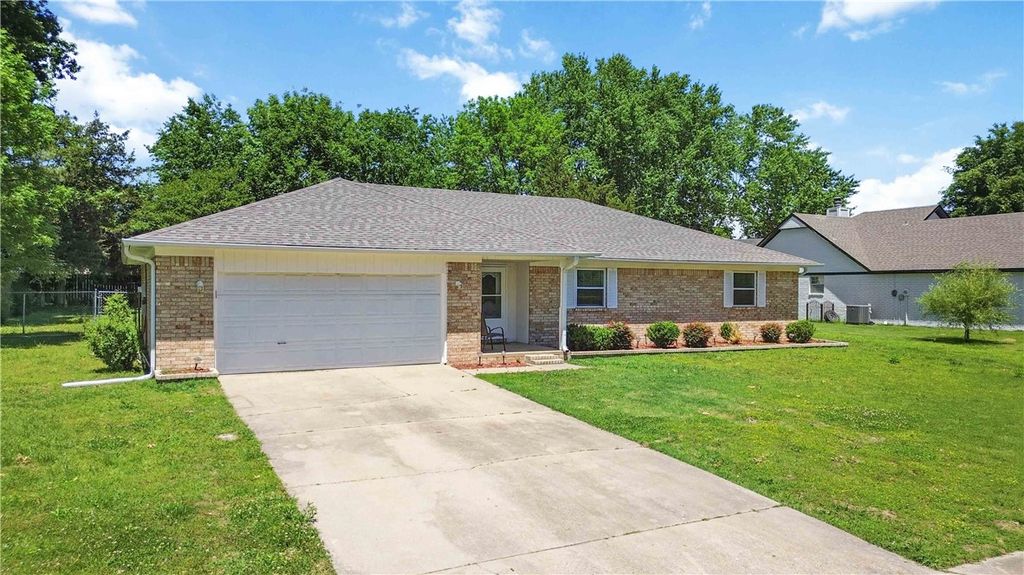 2006 Cardinal Drive, Springdale, AR 72764